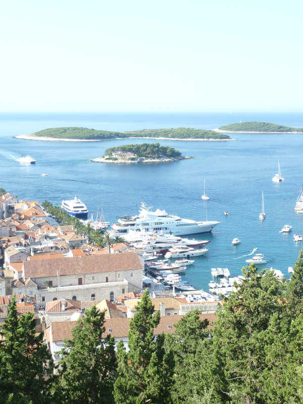 Split 14 îles pakleni ou iles d'enfer