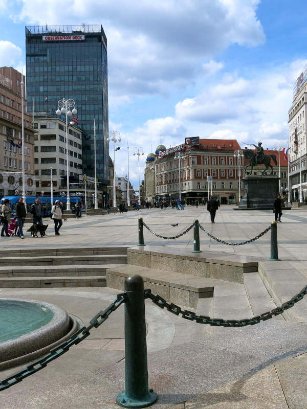 Ban-Jelačić Square 2 statue et place Jelacic à Zagreb