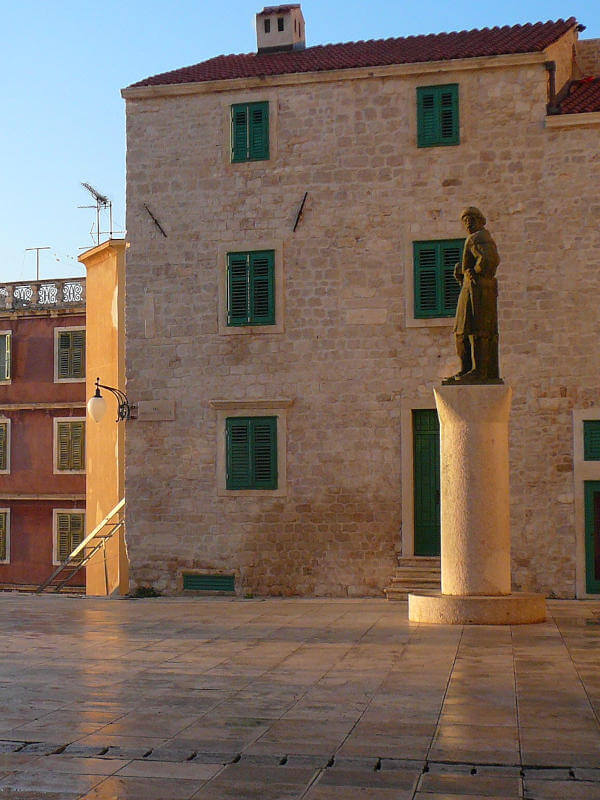 Šibenik 6 Place devant la Cathédrale Saint-Jacques