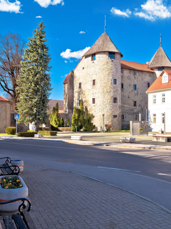 Ogulin 4 Croatie centrale, le chateau d'ogulin