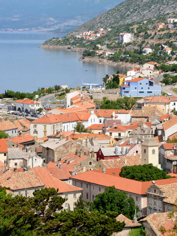 Senj 1 Vue de Senj depuis les hauteurs